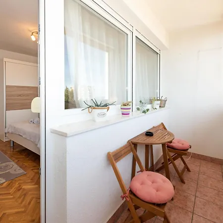 Happy Apartment